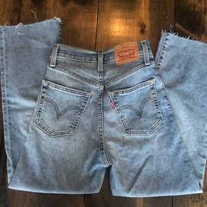 Cropped Levi’s Ribcage Straight 24 waist